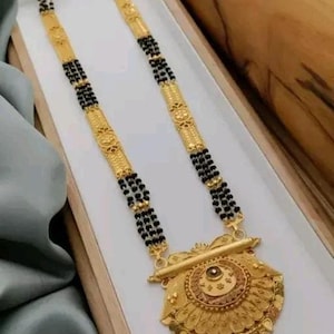 Lindo mangá longo banhado a ouro com contas pretas para mulheres, joias indianas da moda, colar longo com corrente de pérolas pretas, corrente de ouro