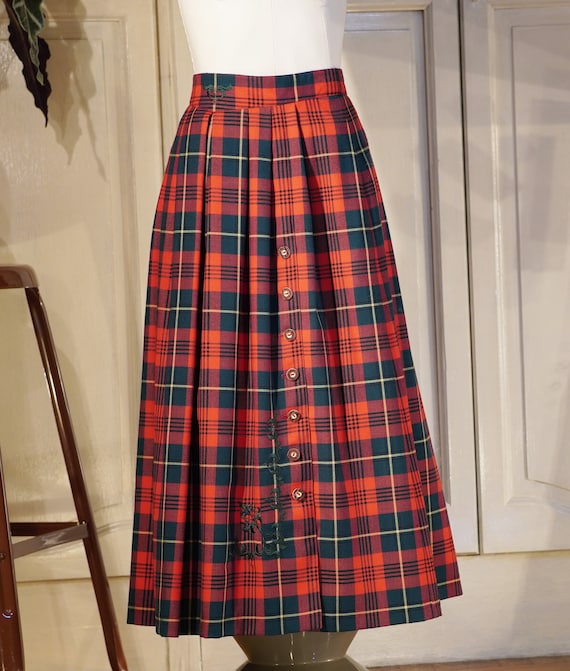 Vintage 90s Tartan Woman Pleated Red Embroidered L