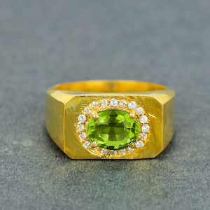 Green Peridot 14k Gold Plated Signet Ring with 5ct Gemstone, 925K Men&#39;s Fashion Ring Birthday,  Oval Peridot Stylish Everyday Wear Ring Men.