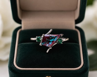 Gorgeous Alexandrite Kite Cut Gemstone Ring-Color Change Alex Stone Ring Women-925 Sterling Silver Engagement Alex Kite Ring- Ring For Her.