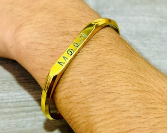 Pulsera de puño personalizada • Brazalete personalizado • Regalo inspirador • Brazalete grabado • Pulsera con frase personal • Brazalete con nombre chapado en oro para mujer.