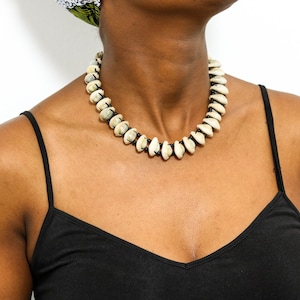 Afrikanische Kauri Muschel Kette, Kauri Choker Halskette, Muschelkette, Afrikanische Perlen Halskette, Frauen Schmuck, Weihnachtsgeschenk, Mamas Geschenk