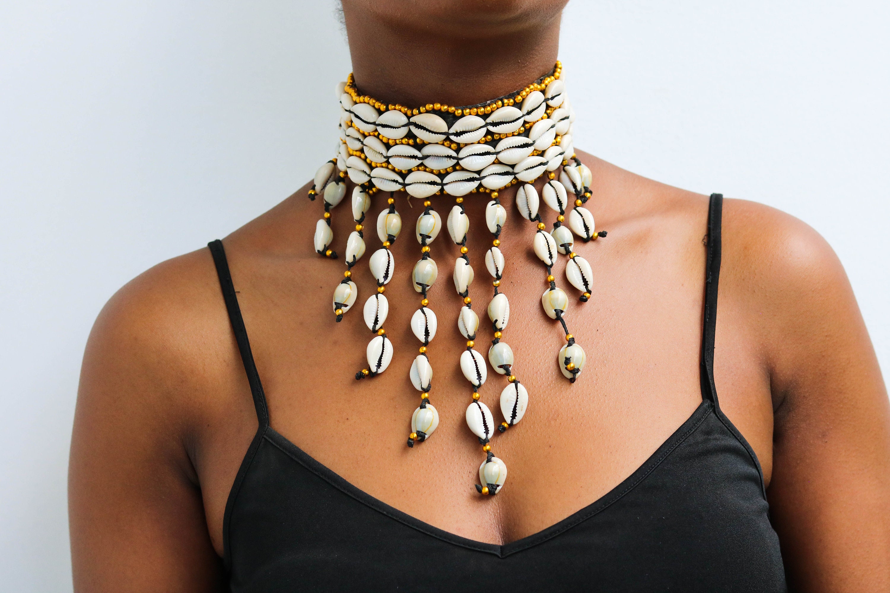 Shell choker necklace best sale