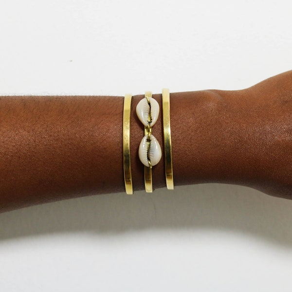 Bracelet africain en laiton, bracelet cauris, bijoux en laiton, bracelet manchette africain, bracelet de poignet, jonc de poignet, joncs en laiton, cadeau de Noël