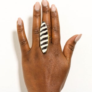 Bague en os de batik africain, bague en batik tendance, bijoux en os, bagues faites main, bagues unisexes, bagues réglables, cadeau pour elle, cadeau de Noël