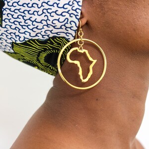 Boucles d'oreilles en laiton carte de l'Afrique, boucles d'oreilles de la patrie de l'Afrique, boucles d'oreilles minimalistes, cadeau de Noël pour elle, cadeau de maman, boucles d'oreilles bohème
