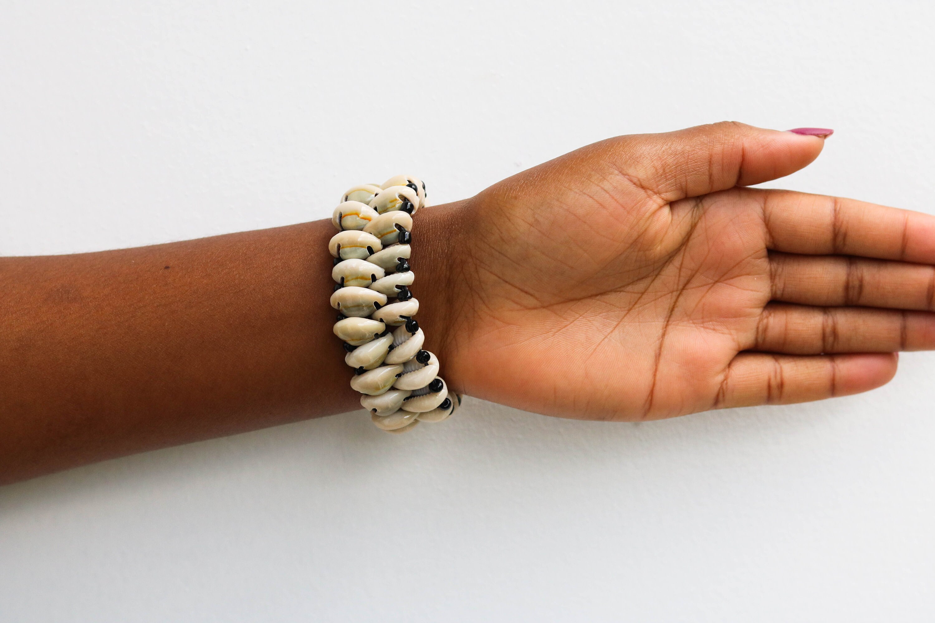 Cowrie Shell Bracelet Puka Shell Bracelet Glass Beads Elastic Handcrafted -  Etsy