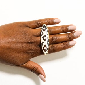 Bague en os de batik africain, bague en batik tendance, bijoux en os, bagues faites main, bagues unisexes, bagues réglables, cadeau pour elle, cadeau de Noël