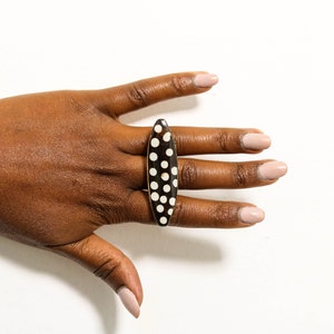 Bague en os de batik africain, bague en batik tendance, bijoux en os, bagues faites main, bagues unisexes, bagues réglables, cadeau pour elle, cadeau de Noël