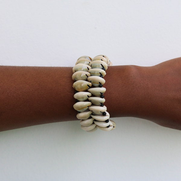 Bracelet africain en coquillages cauris, bracelet réglable en coquillages de mer, bracelet manchette cauris, bracelet de perles africaines, cadeau de Noël pour elle, cadeau de maman