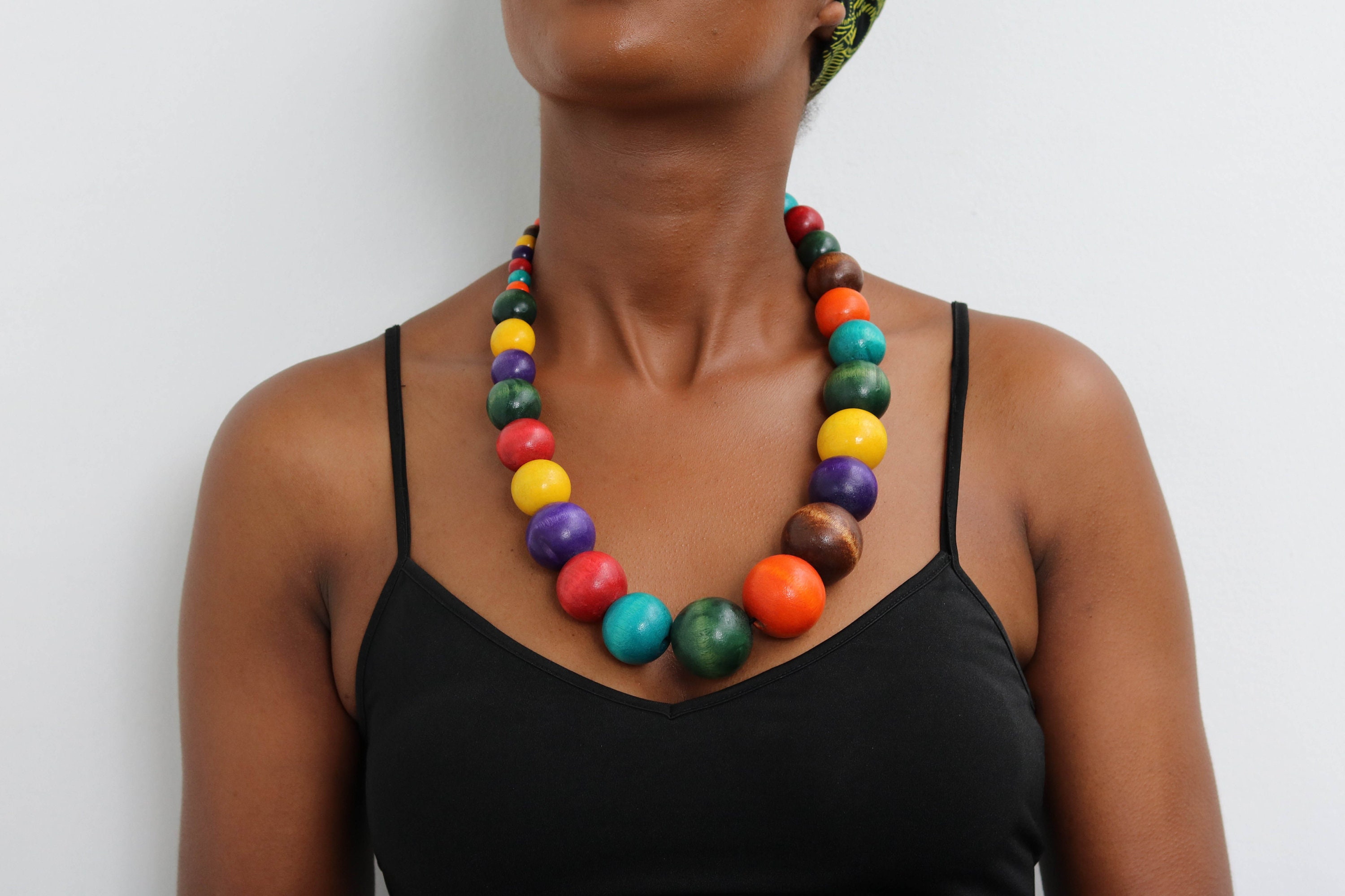 ブラジルのアマゾン川のネックレス 木製ビーズの多重ストランドネックレス ブラジルのアマゾン川のネックレス 木製ビーズの多重ストランドネックレス