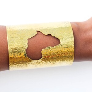 Bracelet en laiton avec carte de l'Afrique, bijoux en laiton, bracelet manchette africain, bracelet de poignet, bracelets de poignet en laiton, cadeau de Noël pour elle, cadeau pour maman