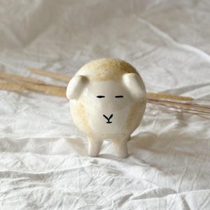 Sheep Figurine – Handmade Ceramic Animal Sculpture – 8 cm Stoneware Sheep – Rustic Collectible Gift