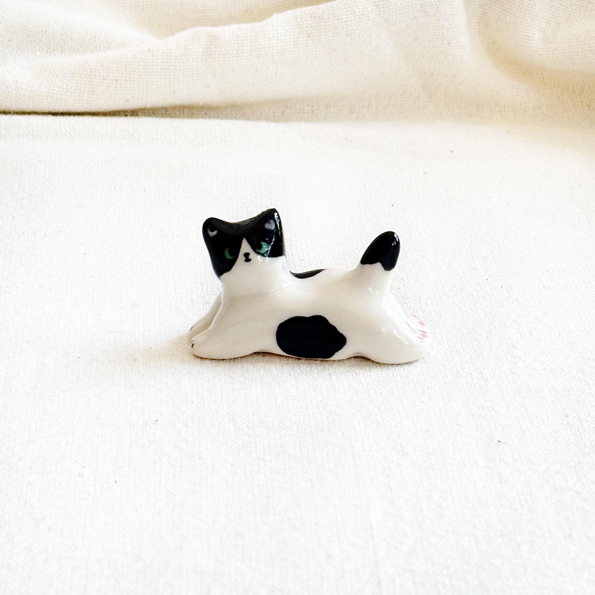 Handmade Stoneware Cat Figurine: Black and White Ceramic Kitty