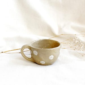 Floral Ceramic Cup – Handmade Cappuccino & Tea Mug – White Flower Pottery Gift – Stoneware Cup