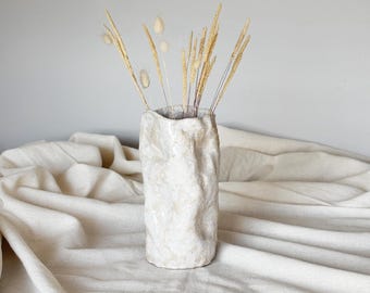 Jarrón de gres Wabi Sabi hecho a mano: cerámica blanca texturizada, decoración escandinava