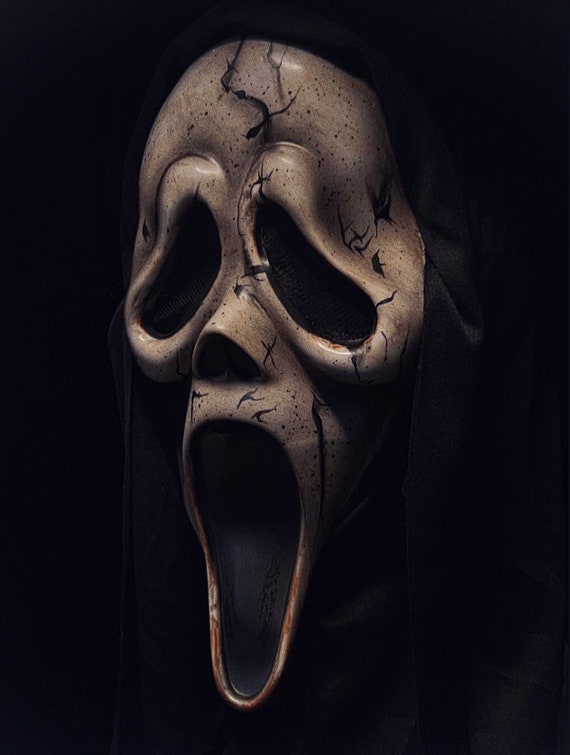 Scream 6 mask I made out of an ultra white mask and a hand sewn shroud 👌 :  r/Scream