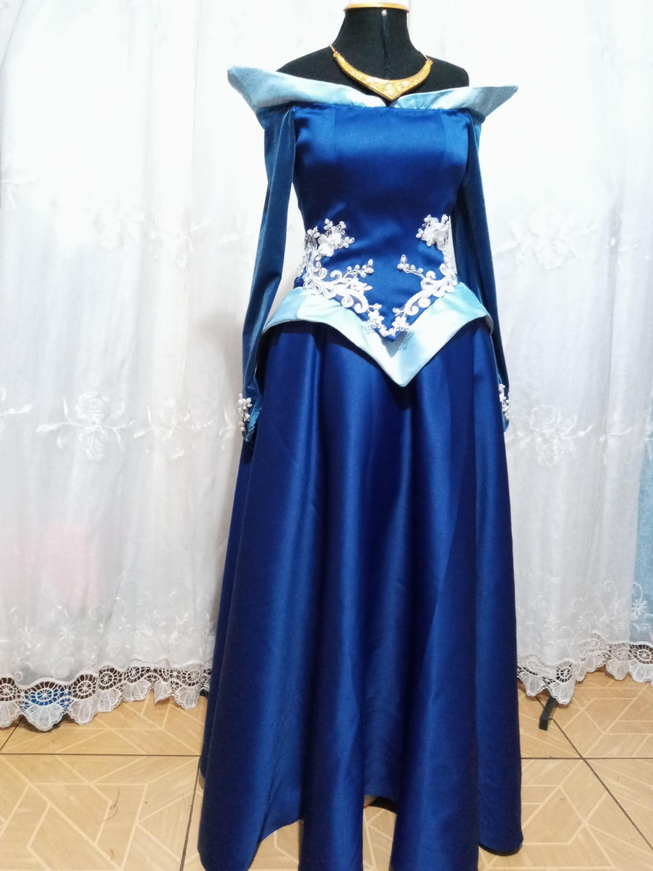 aurora's blue dress Remember when Sleeping Beauty aka Princess Aurora wore a blue dress instead of pink? These pictures are from the way back in 2013 at Disneyland Paris. Would you like to see them