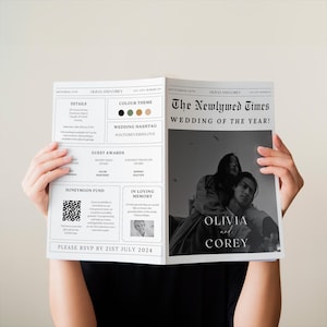 以下が含まれることがあります： 「The Newlywed Times: Wedding of the Year!」という見出しがついた白黒の結婚発表新聞。新聞には、オリビアとコーリーというカップルの写真と、結婚式の日時、場所、RSVPに関する情報が掲載されている。