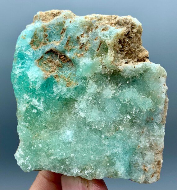 アラゴナイト標本：アフガニスタン産天然鉱物装飾品（90.70g