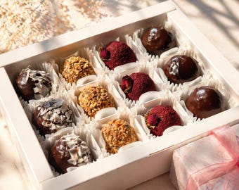 Confezione regalo di tartufi salutari fatti a mano / Bocconcini energetici vegani / Dolci senza zucchero / Scatola di caramelle ai datteri / Regalo salutare per lei / 4 9 12 pezzi