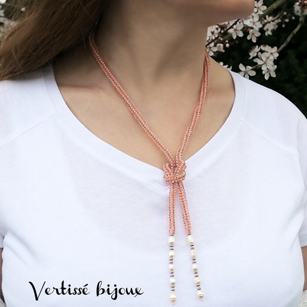 Collier tissé main avec des perles Miyuki, pendentif perles d’eau douce fermoir strass.