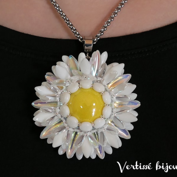 Collier chaîne maille jaseron et perles tissées fleurs - pendentif maxi marguerite