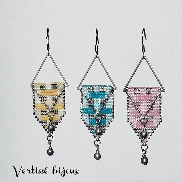 Triangle earrings with hand-woven pennant beige blue pink