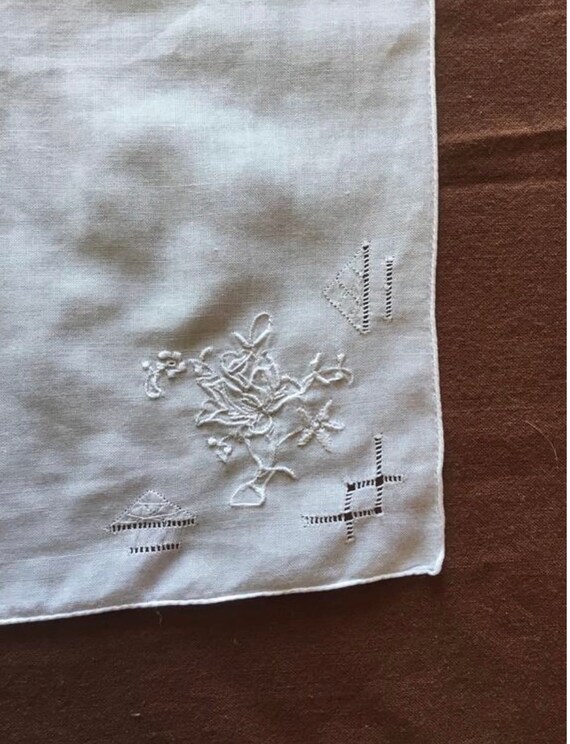 handkerchief Antique hand-embroidered batiste han… - image 2