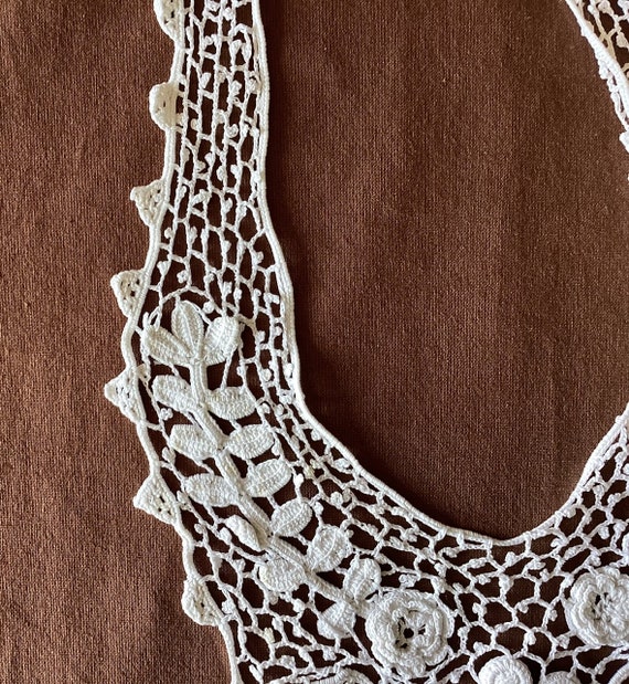 Collar Antique hand crocheted collar with flowers… - image 5