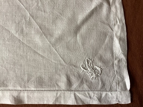 zakdoek Antieke handgeborduurde zakdoek van batis… - image 1