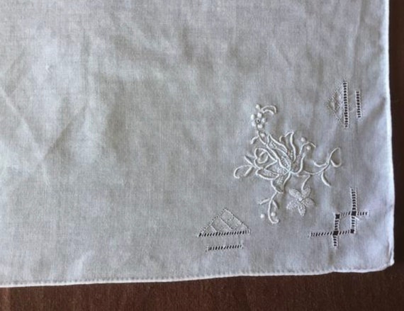 handkerchief Antique hand-embroidered batiste han… - image 5
