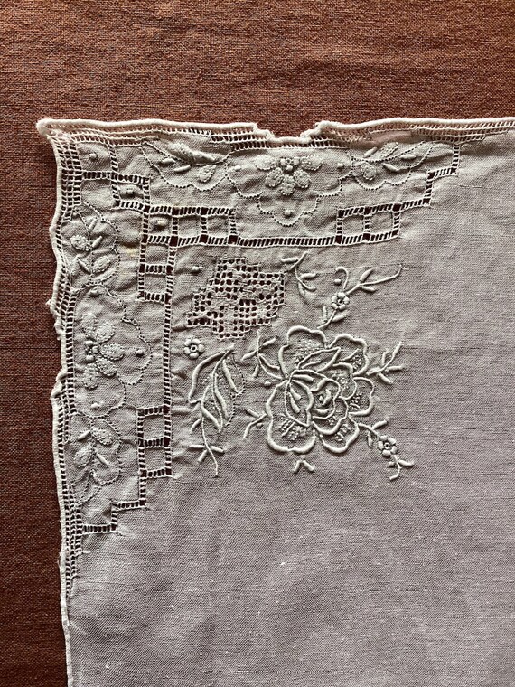 handkerchief Antique hand-embroidered batiste han… - image 1