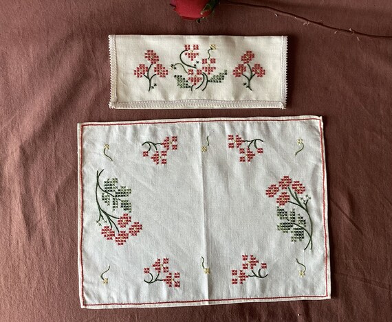 Napkin cover Antique hand-embroidered linen napki… - image 1