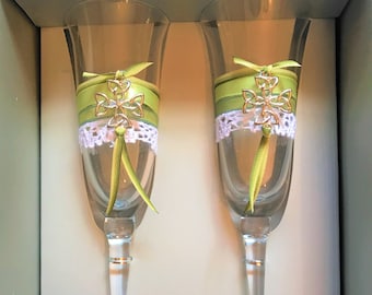 Irish Toasting Glasses-Love Knot Cross Style-Weddingstar-New Vintage-Exquisitely Decorated Celtic Design Gift Boxed Flared Flutes Great Gift