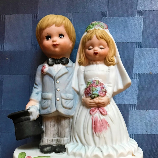 Bride and Groom CakeTop-Ceramic Treasure Masters Moments To Remember-New Vintage 3 Styles-Dancing, Classic Pose & Kissing Couple-Great Gifts