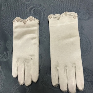 Girls Communion Gloves-Fancier FlowerGirl-Weddings-Pageants-Events-5 Styles-Ages 4-14-Scallop Pearl Edge-Rhinestone-Tulle Overlay-Fingerless