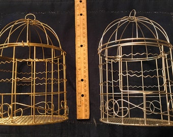 Jaula metálica para pájaros - Oro y plata - 20 cm de alto - Excelente elemento decorativo para el hogar - Llénala con flores, plantas o pájaros de peluche - Centro de mesa para jardín o ducha