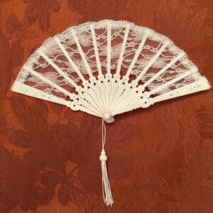 Vintage Lace Folding Fans-4 Sizes-White & Ivory-Perfect Condition from our Bridal Shop-Victorian Fans for You and Your Dolls-19" to 5 1/2" image 10