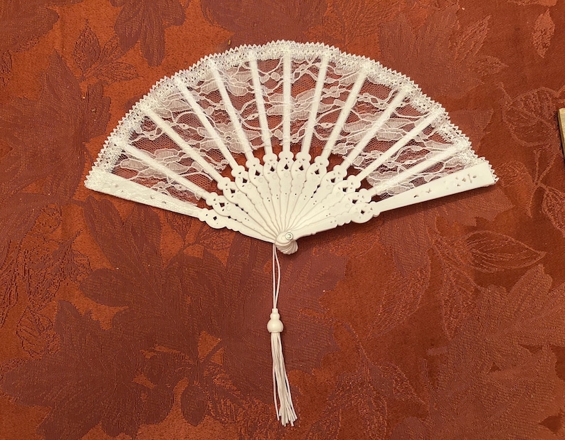 Vintage Lace Folding Fans-4 Sizes-White & Ivory-Perfect Condition from our Bridal Shop-Victorian Fans for You and Your Dolls-19" to 5 1/2" image 10