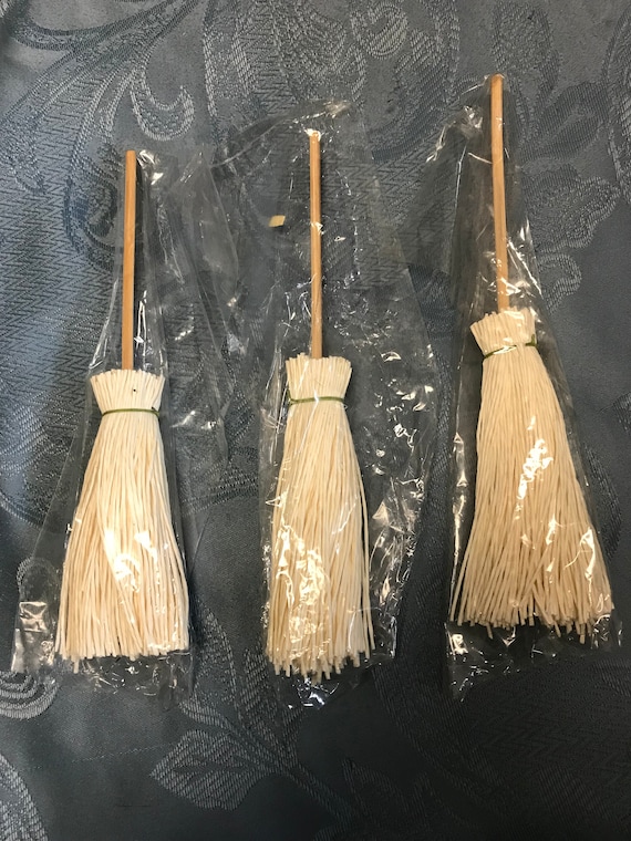 Lot De 20 Mini Balais Miniatures En Paille Pour Maison De Poupée - Accessoires Décoration Halloween Et Jeux