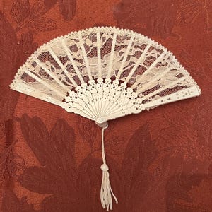 Vintage Lace Folding Fans-4 Sizes-White & Ivory-Perfect Condition from our Bridal Shop-Victorian Fans for You and Your Dolls-19" to 5 1/2" image 17