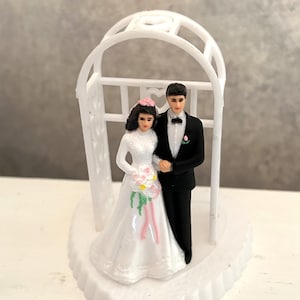 Treillis en forme de coeur en forme d'arche-porte W pour décoration de gâteau, maison de poupée, jardin de fées, travaux manuels pour enfants, parfait pour une décoration de gâteau, coeur irisé, treillis rose, mini base en forme de coeur