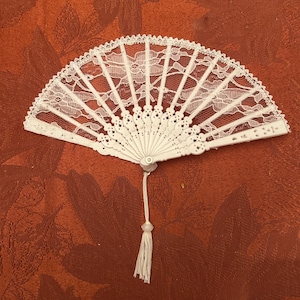 Vintage Lace Folding Fans-4 Sizes-White & Ivory-Perfect Condition from our Bridal Shop-Victorian Fans for You and Your Dolls-19" to 5 1/2" image 14