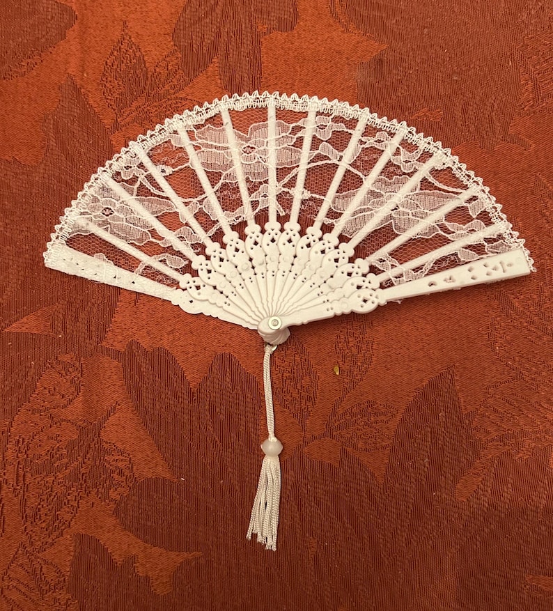 Vintage Lace Folding Fans-4 Sizes-White & Ivory-Perfect Condition from our Bridal Shop-Victorian Fans for You and Your Dolls-19" to 5 1/2" image 14