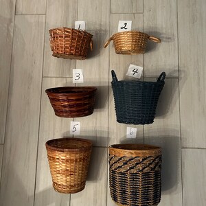 Wicker Blumentöpfe-Wunderschön gearbeitete Vintage mittelgroße und große Pflanzenabdeckungen- Portugiese-Farn-Holz-Blau -Bambus-Cache und philippinische Körbe