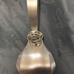 Perfekte Abschlussball / Event-Geldbeutel-4 Farben-2 Styles-Satin Rose Abendtasche-Neue Vintage Geldbörse Passt über den Arm, befreit Ihre Hände, um einen Blumenstrauß zu tragen