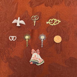 White Doves-Chalice-Double Rings & Hearts-Wood Bells-12-36 Pcs-Capias-Small Plastic Favor Charms for Wedding, Communion-Baptism-Confirmation