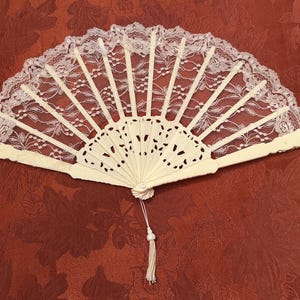Vintage Lace Folding Fans-4 Sizes-White & Ivory-Perfect Condition from our Bridal Shop-Victorian Fans for You and Your Dolls-19" to 5 1/2" image 8