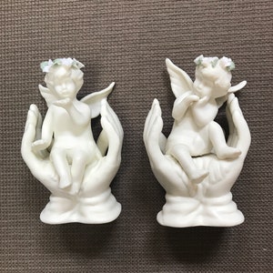 Keramik Engel in der Hand Gottes Figur- Vintage-Engel Blow Küsse-Große Taufe-Erste Kommunion Geschenk oder Gunst-Keramik Engel mit Rosenkranz